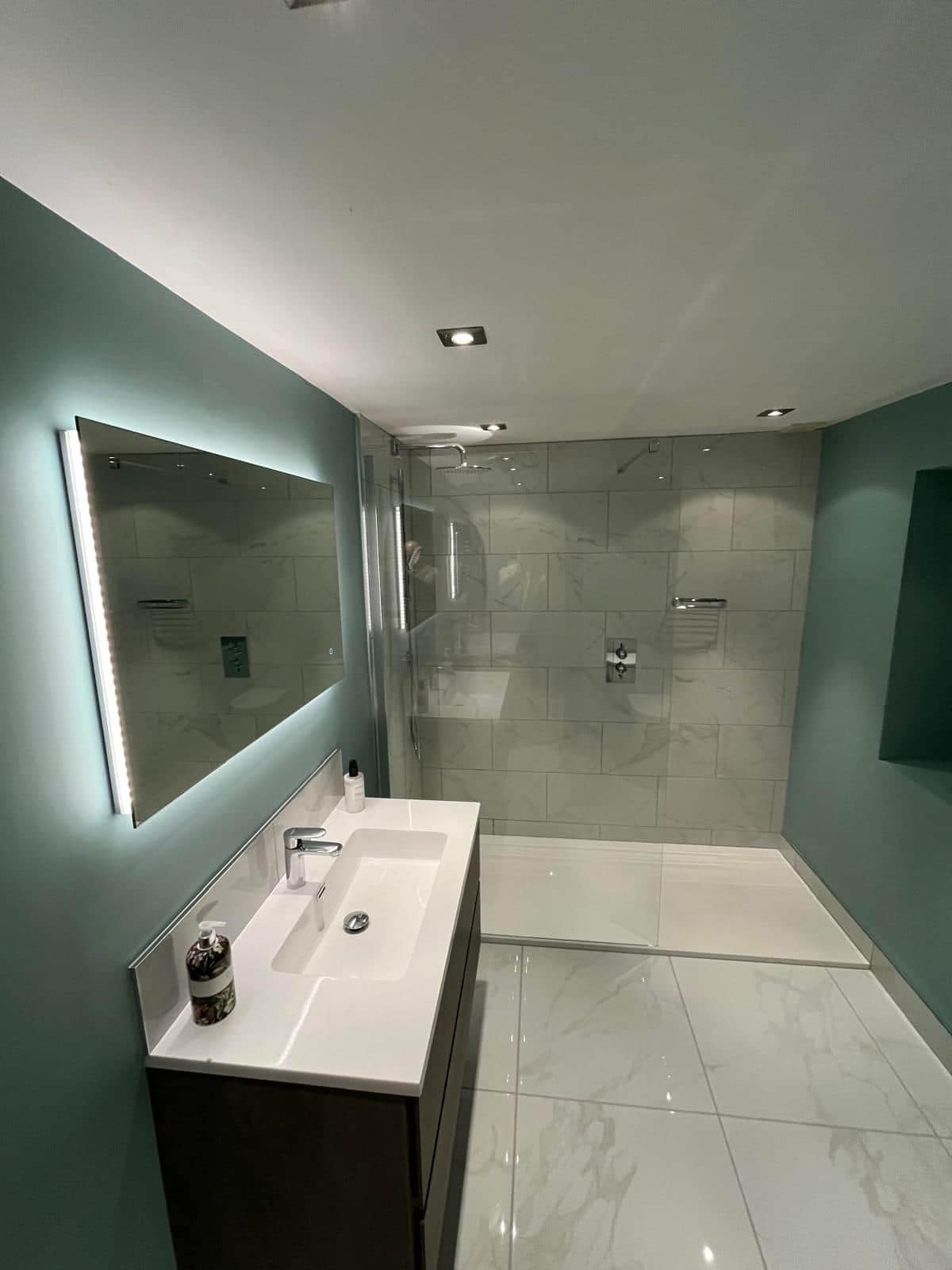 Home Spacious bathroom with wall-mounted vanity unit, illuminated mirror and walk-in shower